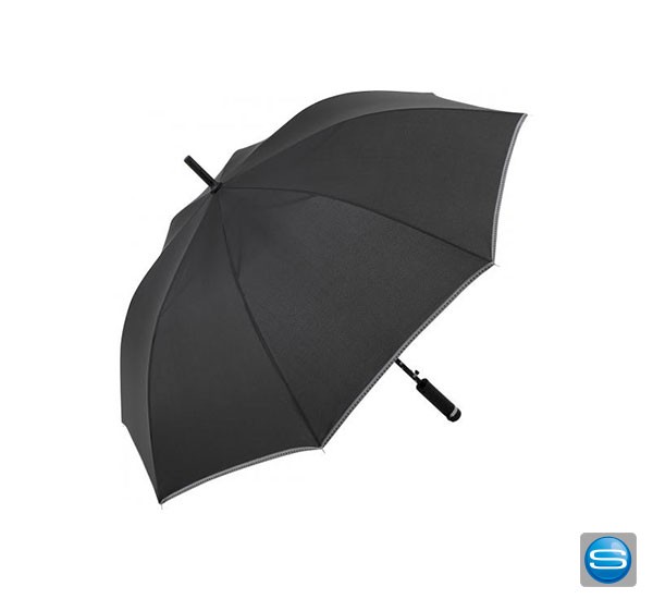 Gästeschirm DoggyBrella mit Hundekotbeutel im Griff