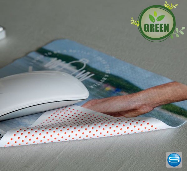 Mouspad und Bildschirmreiniger aus recyceltem Material mit Logo