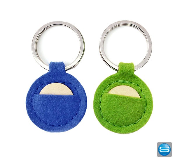 Runder Schlüsselanhänger mit Holz-Einkaufswagenchip aus Wollfilz