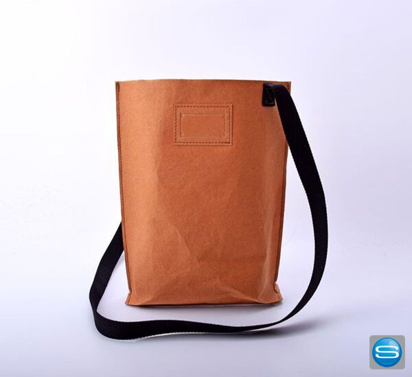 Umhängetasche aus Papyr als augefallener Werbeträger