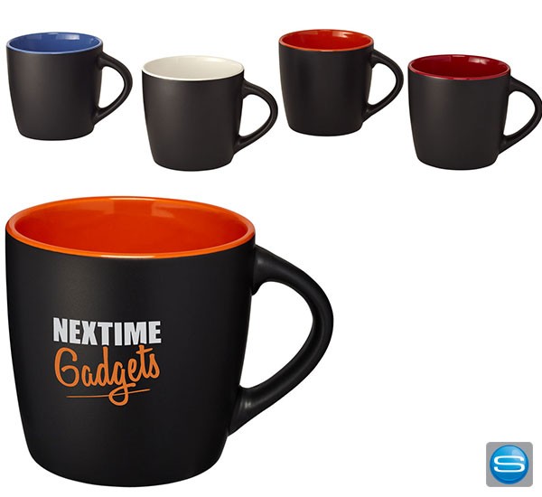 Schwarze Tassen mit farbiger Innenseite als Werbegeschenk