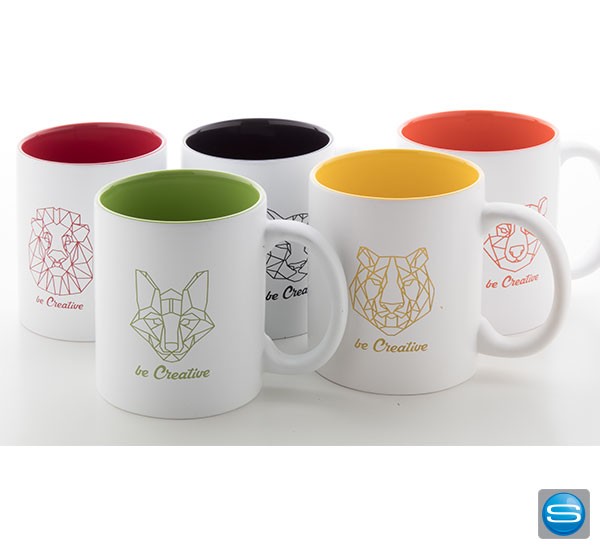Tassen mit farbiger Gravur