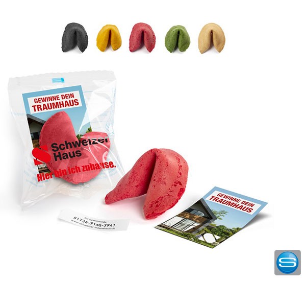 Farbige Glückskekse mit Werbekärtchen