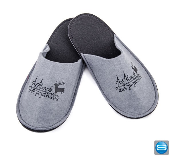 Filzpantoffeln bedrucken wir für Sie mit Ihrem Logo