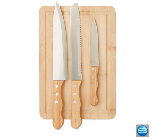 Set mit Schneidebrett aus Bambus und 3 Messern mit Logo bedrucken